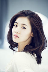 组图：邢宇菲自然系写真 纯净清爽真我本色