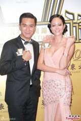 组图：陈法拉携港姐出席活动露背装艳压全场