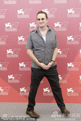 高清图：《黑天鹅》记者会 文塞尔护花娜塔莉-波特曼