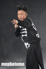 组图：陈奕迅多伦多开唱 头发直立造型搞怪