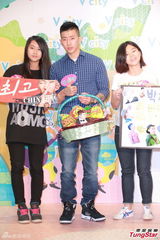 组图：朴宰范呼吁歌迷为海难祈祷 不知尼坤恋情