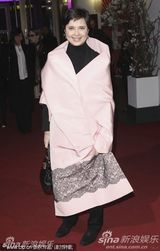 《大器晚成》首映 伊莎贝拉获电影节主席扶肩支持