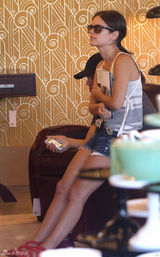 组图：瑞切尔-贝尔森和男友海登逛街购物