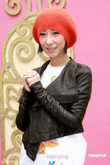 幻灯图：众星出席新城团拜会 容祖儿称让观众饱眼福