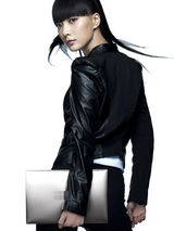 组图：王珞丹冷艳特工造型 展现国际气质