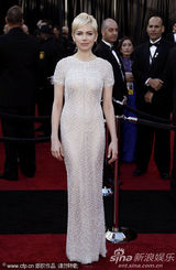 组图：米歇尔-威廉姆斯亮相红毯 性感长裙秀身段