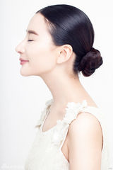 组图：熊乃瑾无暇美肌写真 清透白皙宛若瓷娃娃