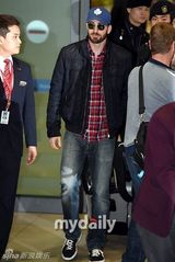 组图：“美队”克里斯抵韩拍《复联2》粉丝接机