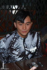 组图：张智霖开唱怀抱儿子亮相 张柏芝任嘉宾