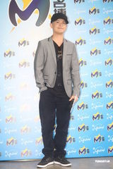 组图：何润东回应“地下女友”传闻 望40岁前成婚