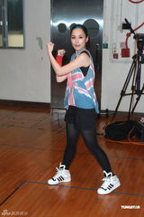 组图：Twins为演唱会彩排 表演嘉宾Boyz助阵