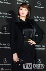 组图：张东健金惠秀等亮相活动黑装气势足