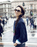 组图：吴佩慈春日米兰清新靓丽街拍