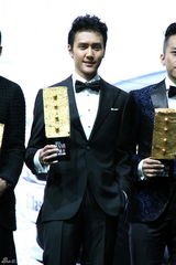 组图：冯绍峰获芭莎年度明星 五部电影见证成长