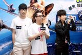组图：何韵诗与农夫出席电影《猫狗斗多番》首映礼