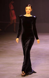 幻灯图集：布鲁姆女友米兰达性感新装秀