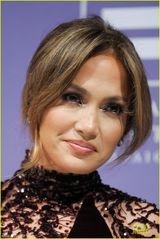 组图：洛佩兹镂空装亮相晚宴 挺翘臀美艳似人鱼