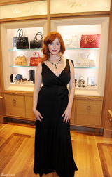 组图：丰满亨德里克斯V字裙低胸性感亮相