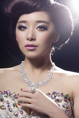 组图：阚清子奢华写真眼神妖娆迷离