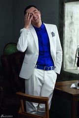 组图：李东学演绎多重风格 色彩映衬雅痞玩味