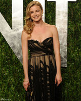 高清组图：艾米丽-万凯普薄纱礼服亮相秀美胸