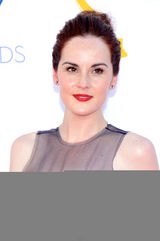 组图：《唐顿庄园》大小姐米歇尔-道克瑞宝蓝色长裙气质迷人