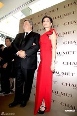 高清图：钟楚红为珠宝店剪彩 着红色礼服变公主