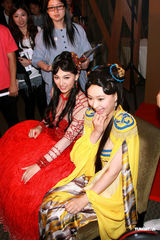 高清图组：《3D肉蒲团》开拍记者会 雷凯欣性感抢镜