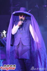 组图：陈奕迅开唱造型似黑山老妖 少说话多唱歌