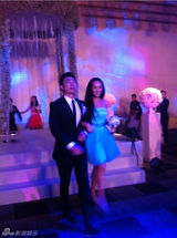 组图：孙茜婚礼内场 灯火缭绕唯美烂漫