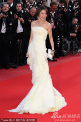 幻灯图集：乔治-卢卡斯杨紫琼捧场《华尔街2》首映