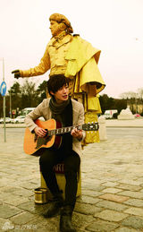 组图：乔任梁推出唯美大片 变身忧郁王子