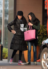 组图：舒淇京城密室拍戏 老母贴身陪同解寂寞