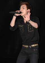 高清图：G-dragon单独演唱会电影版首映会