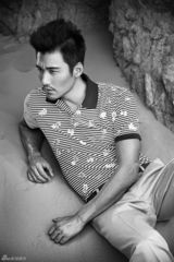 组图：胡兵时尚旅行大片演绎“一个人的私奔”