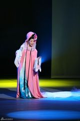 高清图集：李玉刚东京巡演 舞台眩目现场变装