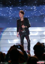 组图：古巨基容祖儿劲歌王盛典称王封后