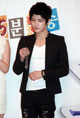 组图：金在中主演电视剧《守护BOSS》发布会