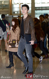 组图：玄彬将赴台办粉丝会 休闲装难掩巨星气质