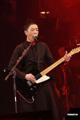 组图：黄贯中红馆卖力开唱 陈豪林保怡等助阵