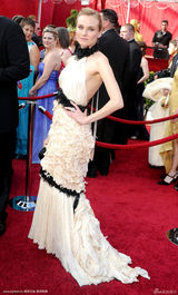 高清组图：奥斯卡红毯 戴安-克鲁格亮相气质迷人