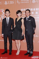 群星闪耀嫣然基金晚宴 王菲旗袍装与李亚鹏恩爱