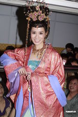 组图：佘诗曼陈豪等出席《公主嫁到大团圆》