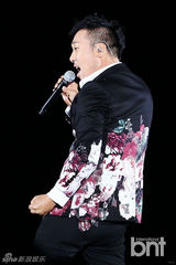 组图：韩歌手李文世首尔个唱 5万张门票售罄