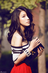 组图：徐立冬日写真狂野性感眼神迷离