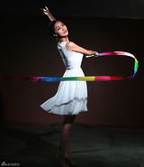 组图：曲双双艺术体操写真白裙飘逸