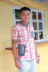 组图：陈茵媺黄浩然《情越海岸线》为戏吃苦