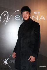 组图：周慧敏走秀疲态尽显 “虞姬”杜鹃亮相