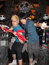 高清组图：AK迪斯尼迎万圣节 黑色世界玩个痛快