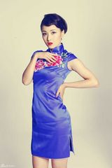 组图：黄曼演绎复古大片 优雅旗袍展东方神韵